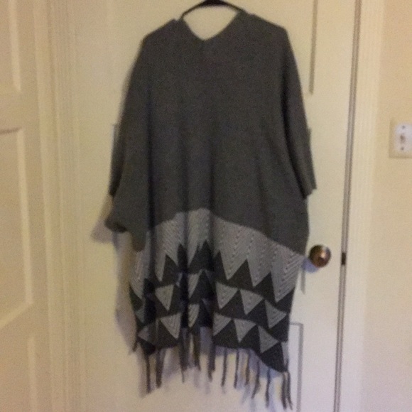 Poncho - Picture 5 of 5